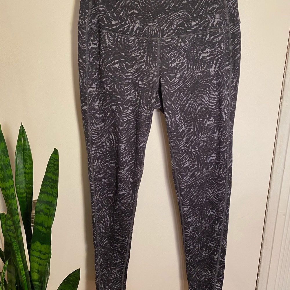 Athleta printed leggings size M